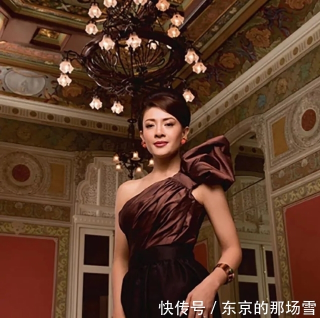 妻子们|玛哈后宫女眷新排位,西拉米穿礼服裙居于C位,苏提达屈尊第四位