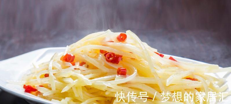 炒酸辣土豆丝,切记掌握加醋的时间,这步做对了,土豆丝又香又脆