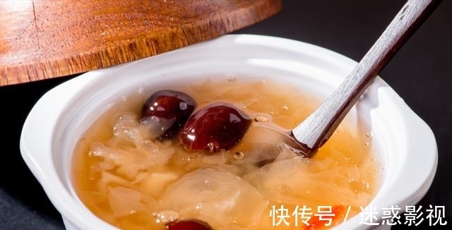 天冷多喝银耳汤,炖银耳汤要想黏稠出胶多,就得记住2个窍门
