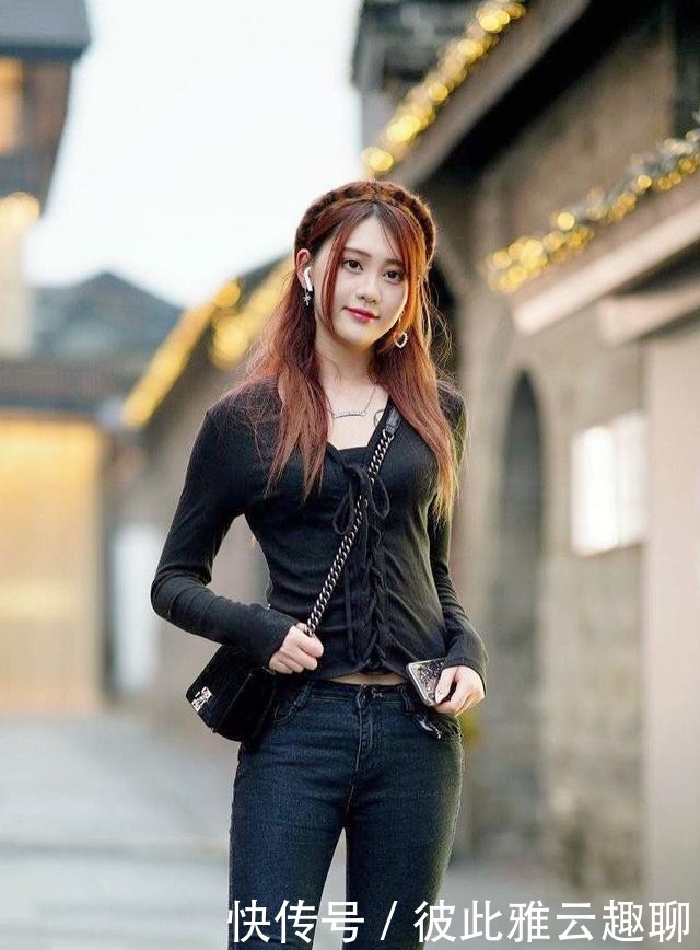 加上|街头美女的另类穿搭,给“长袖”加上系带,故意剪短“裤腿”