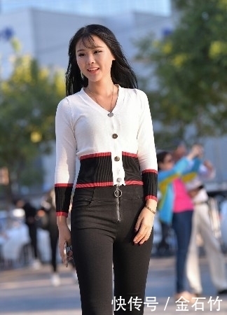 小姐姐|街拍:天气晴朗 心情愉快小姐姐笑容很美