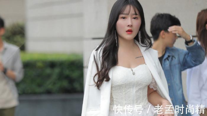 风度 街拍:“上暖下凉”有风度又有温度,小姐姐可甜可盐时髦到极致