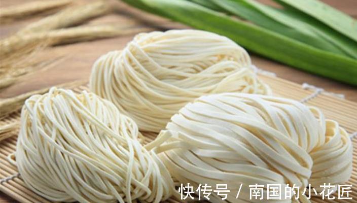 中伏|中伏吃面条，教您2种做法，简单省事，好吃不烫嘴，适合天热吃