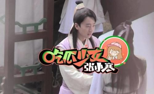 郭麒麟疑在片场甩脸，抛下工作去室外透风，遇同事后1秒变脸