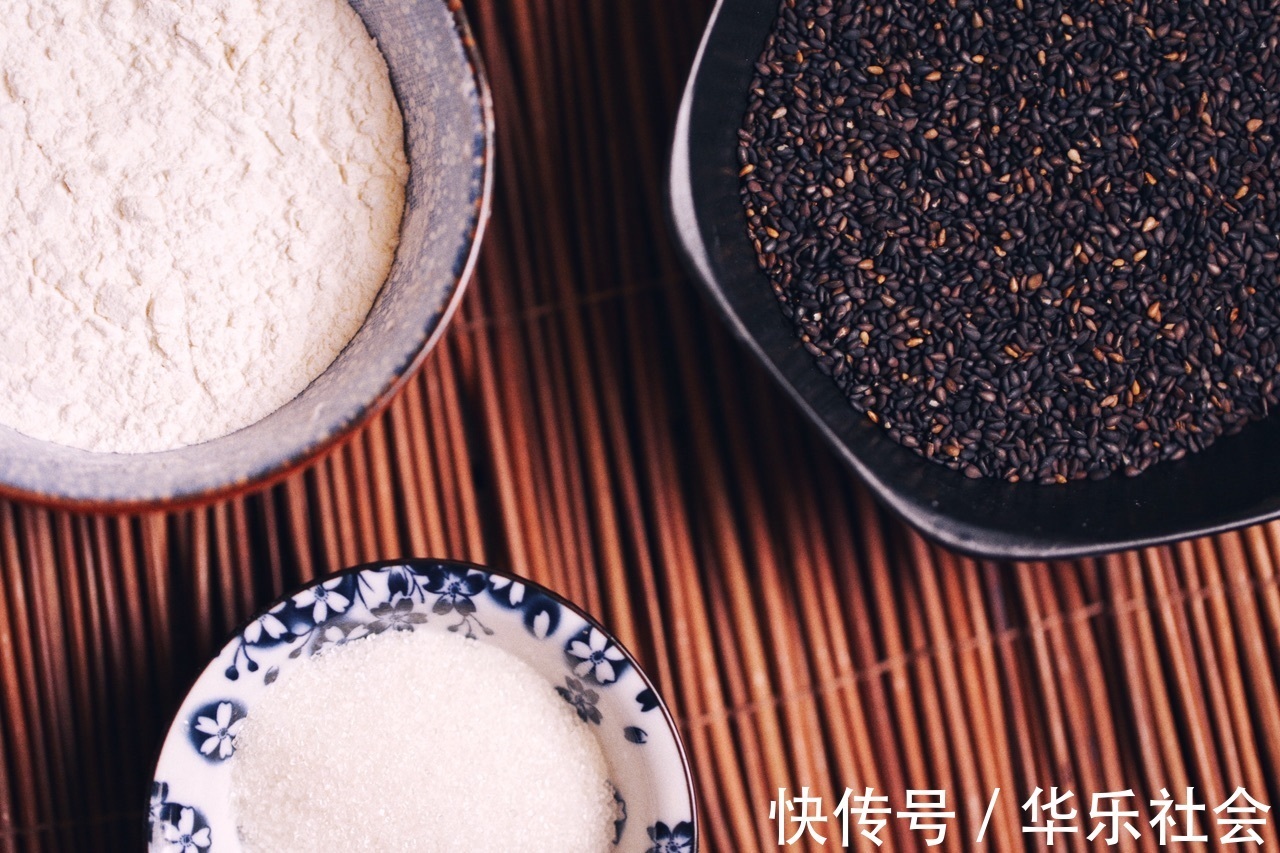 搅拌均匀|在家制作黑芝麻糊,味道香浓,营养健康