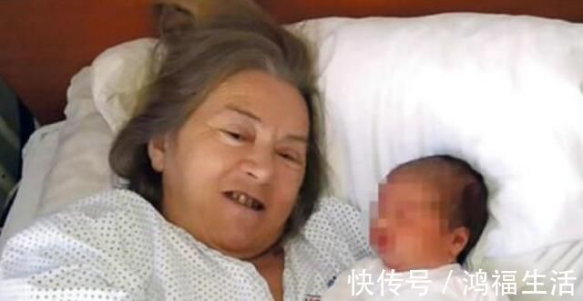 背布|宝妈背着孩子在路边打电话,看到她背上孩子后,路人吓得赶紧提醒