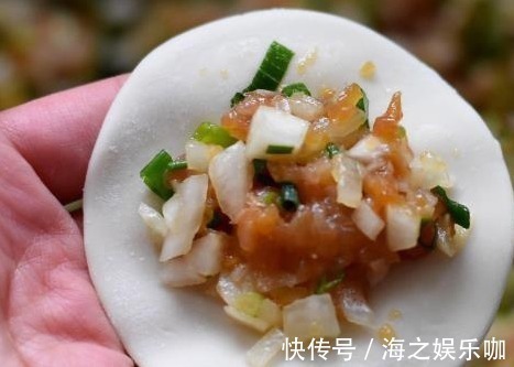 调萝卜馅,大厨教你一招,比肉包子还香,一口气吃5个不嫌多!