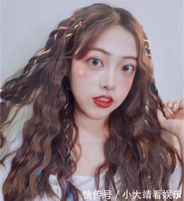 皮筋|别再只知道扎马尾了,现在流行女生这样扎头发,回头率直线上升