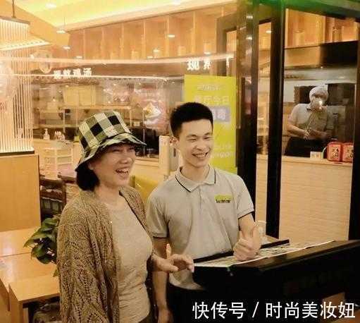 阔腿裤|董明珠真会赶“时髦”,针织开衫配阔腿裤高级大气,渔夫帽好洋气