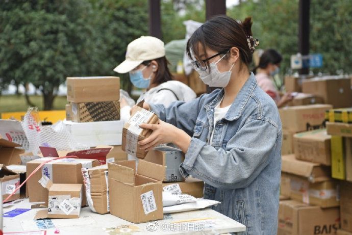 网签|今日大武汉｜①你的快递在“洗澡”②票选50个路口改造成果③购房网签流程更新