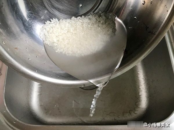 调料品|煮米饭光加清水还不够！再加这2样，米饭香软分明老少都爱吃