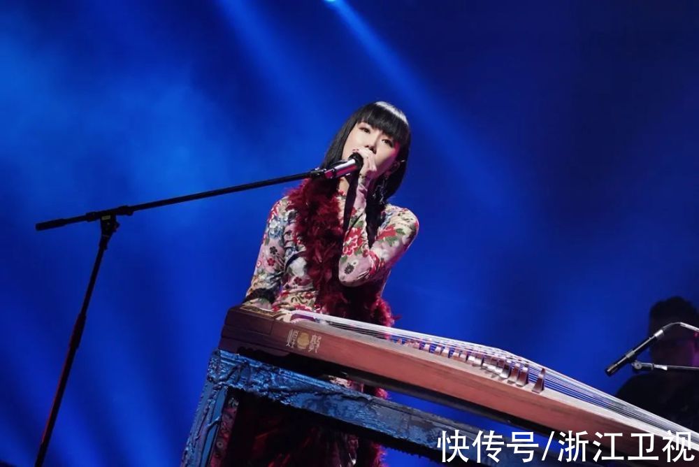 用音乐“穿越”时空，《闪光的乐队》磨合、重组碰撞出全新火花 蓝天下