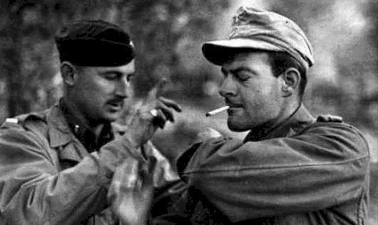 放松|为何军队中只禁酒不禁烟?香烟是放松精神的必备之物
