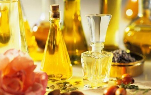 阳光所带来的不仅仅只是温暖，还有着对肌肤的损害该如何解决呢？