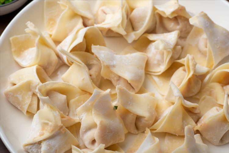 馄饨要想好吃,重点在于调馅,多放1水1油,馅料鲜香又多汁