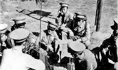 我军|红军抓个俘虏,却帮我军连胜35仗打垮20万敌军,55岁成中将