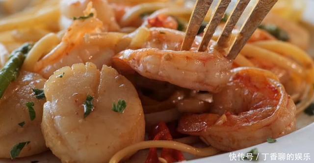 秋天|秋天,这碗意面要多吃,营养极高,自己做一盘不到20元