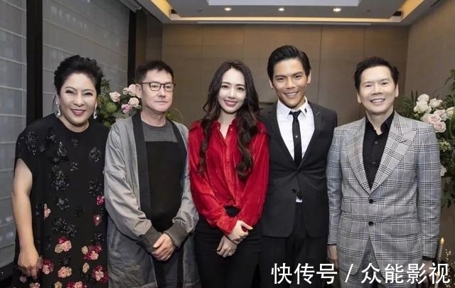 向华强|祖孙三代共用一张脸是什么样的体验?网友:遗传实在是太神奇了!