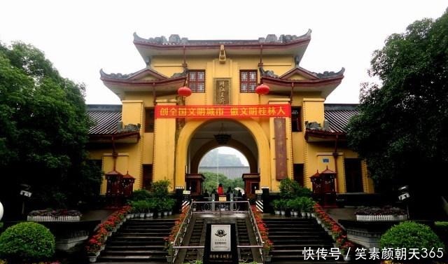 最硬气的大学大学就是5A级景区，不买门票不让参观