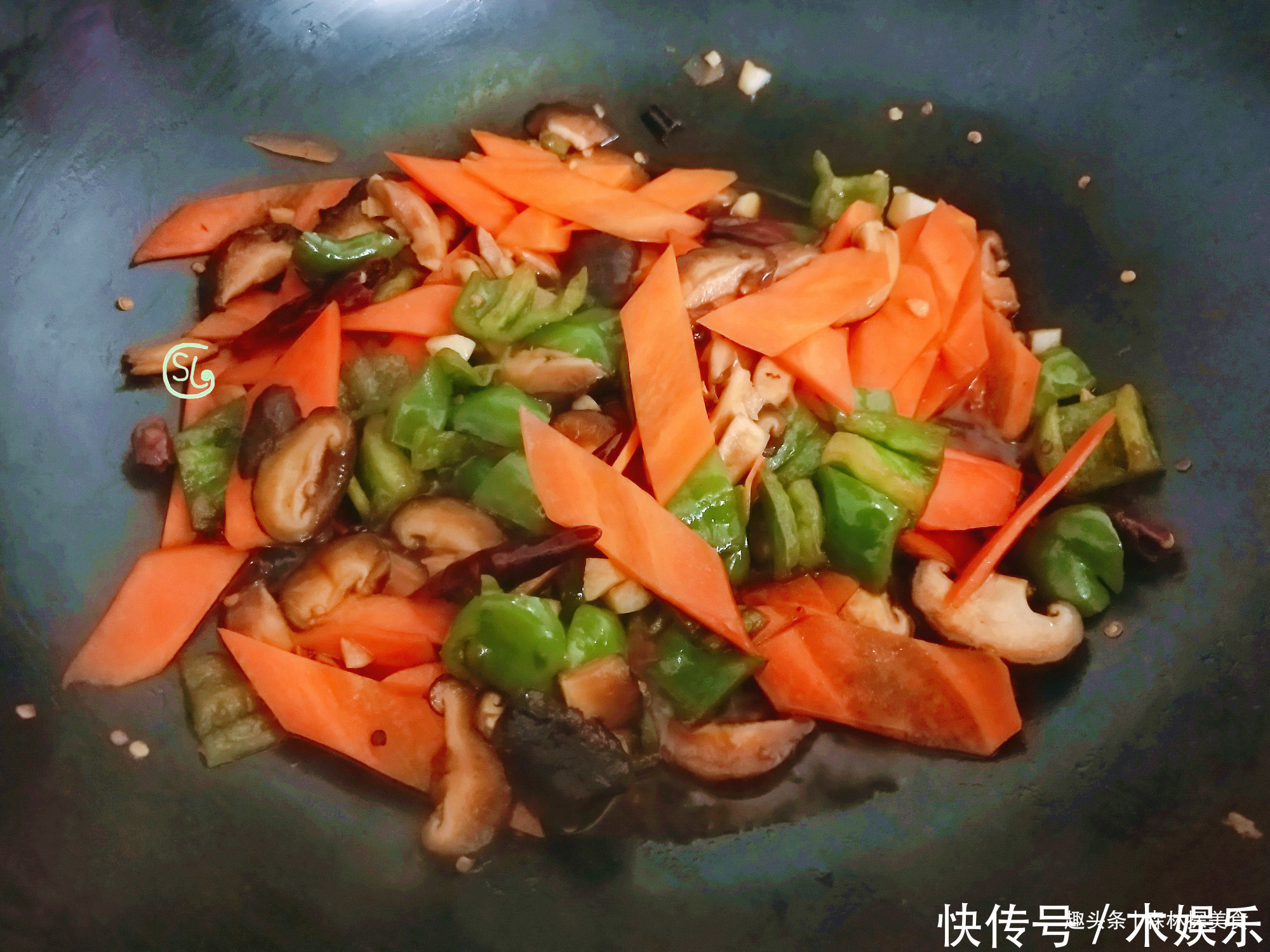 为什么饭店的炒香菇那么好吃原来做法很简单，一次做一盘不够吃