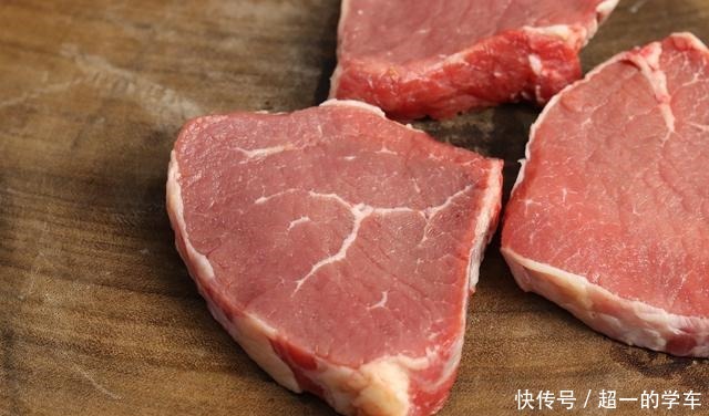 买牛排时,无论什么牌子,只要包装上有“这行字”,都是合成牛排