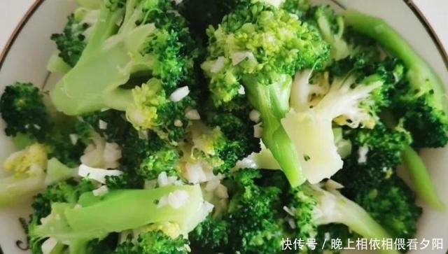 炒蒜蓉蚝油西蓝花,牢记2招,改变焯水方式,保持营养不流失