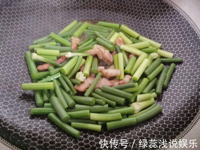 味道|家常菜“小炒蒜苔”：米饭的最佳搭档，这么做贼好吃