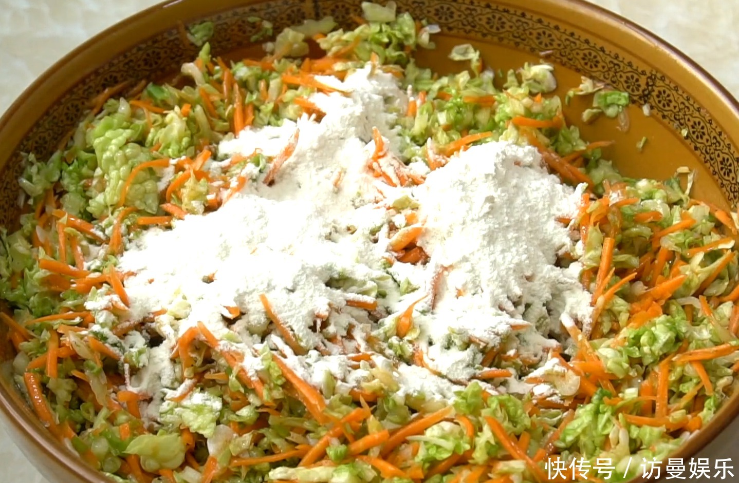  白菜加3个鸡蛋，教你做懒人早餐，手不沾面，口感鲜美，营养丰富