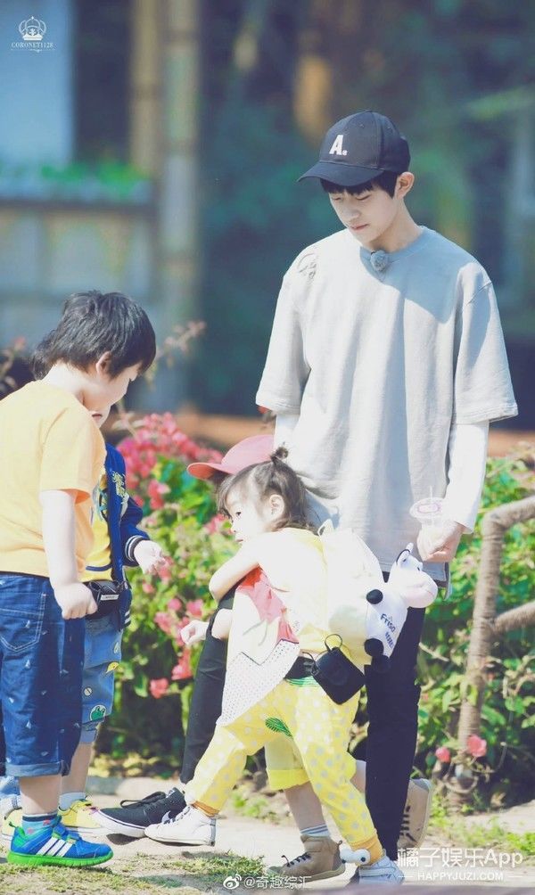 還記得《放開我北鼻》哈琳嗎？她和易烊千璽拍戲了。