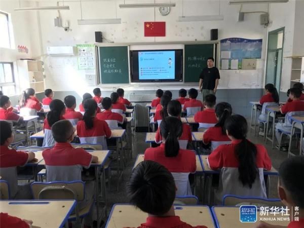 开学季|开学季丨万山各中小学上好开学第一课