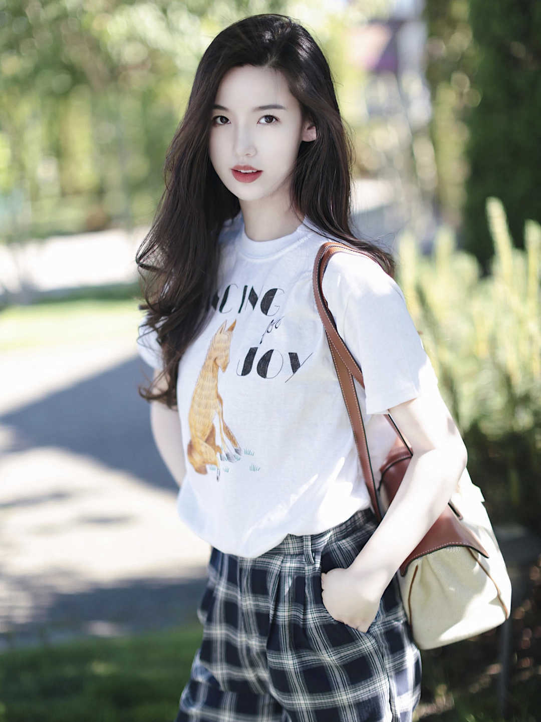 纯色|夏季这样搭,凉快的同时还更舒适又时髦,条纹衫搭五分裤,超洋气