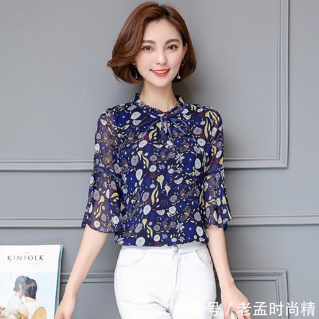 女人味 女人到了30-45这个年龄段,适合穿洋气花边衫,显甜美女人味