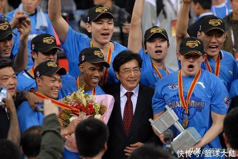 三分王|首钢完成重要续约！CBA三分王辅佐雅尼斯，能否再拿一个总冠军？