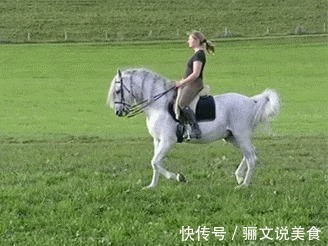 |搞笑GIF：为什么看到他摔倒，心里会莫名地舒爽呢