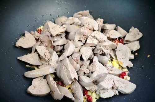 再穷也要吃这肉,比猪肉有营养,几块一斤,孩子吃补血还明目