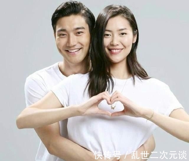 团体|模特圈:搞小团体互相拉踩,白到跨越人种的何穗情史和超模塑料情