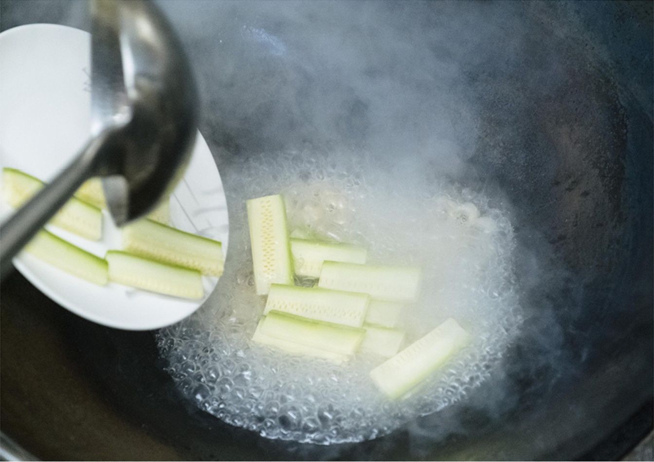 腌牛肉|牛肉又老又硬,因为你只会加生粉,大厨一招就把牛肉变得又嫩又滑