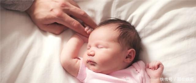 宝宝睡觉不踏实易惊醒是缺钙不一定,也许是宝妈太勤快了