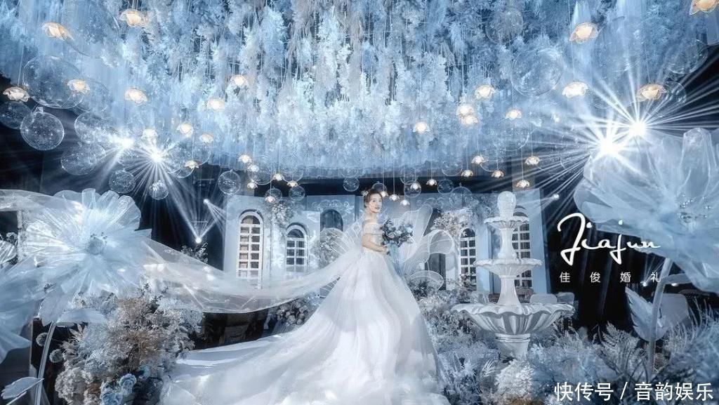 通透蓝的童话婚礼,有漂浮在海上的泡沫,和静谧的海棠花开