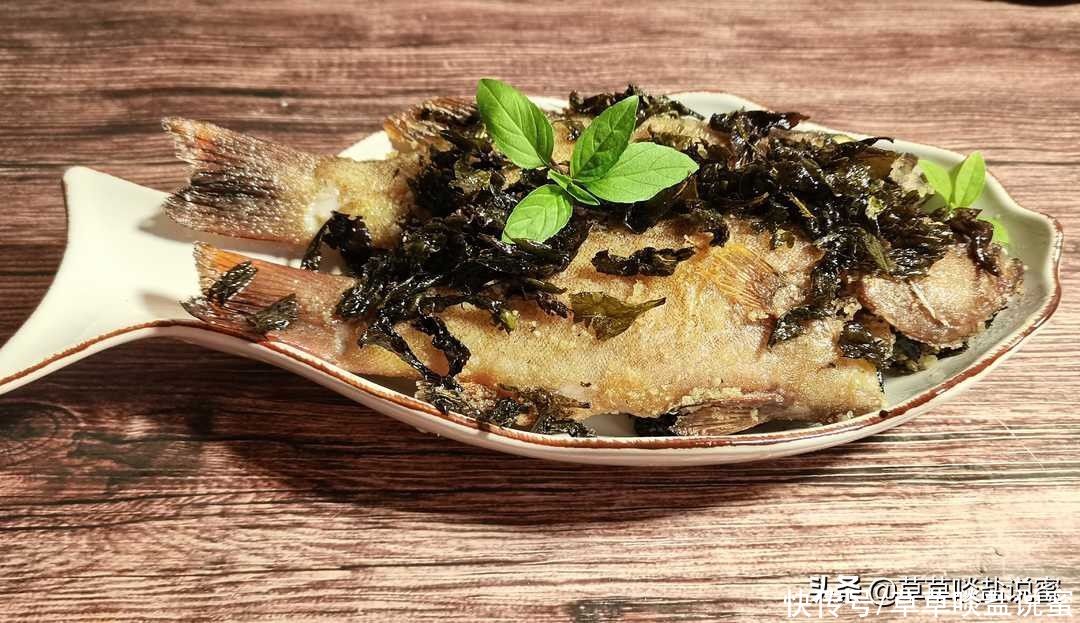 茶香过鱼，淡淡茶味，不油不腻；茶叶炸酥，香香脆脆，满嘴回甘