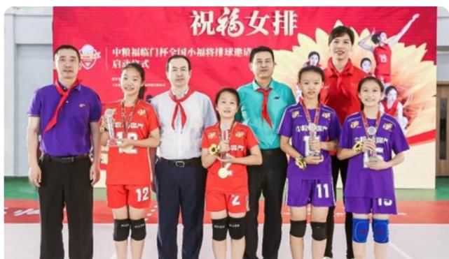 排球|久违！中国女排2大夺冠功勋携手亮相，亲自向球迷传授排球知识