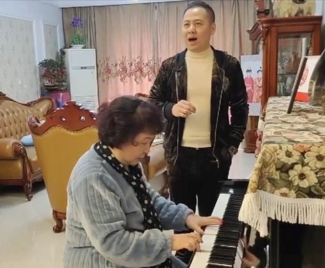 试管婴儿|60岁高龄产妇冒死产下双胞胎,如今生活凄惨、家徒四壁,值得吗