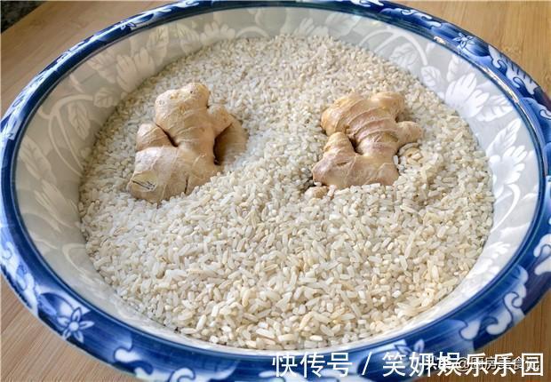 今天才知道,保存生姜这么简单,放半年不干瘪不发芽,越放越好吃