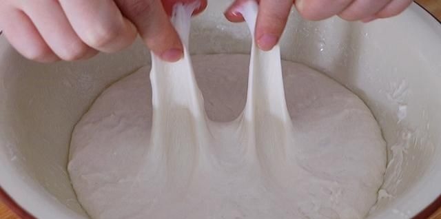 爱吃韭菜盒子,这个方法就够了,不和面不擀皮,薄皮大馅太香了