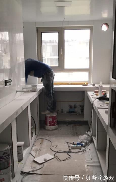 嵌入式|现在还有人砖砌橱柜?老土公婆非要弄,没想到装修完效果还不错