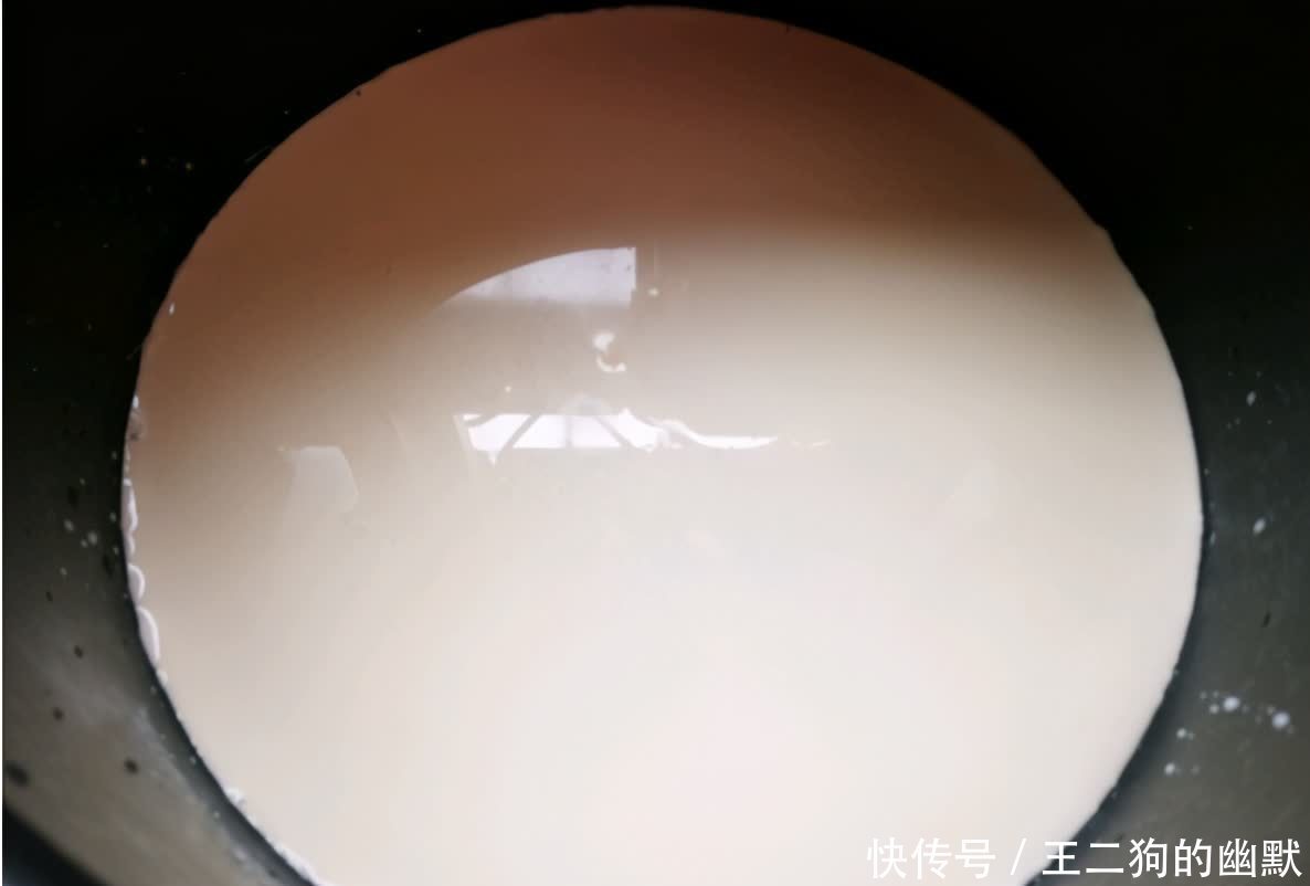 做蛋挞的时候加上一个火龙果,不仅颜值高,味道也很好