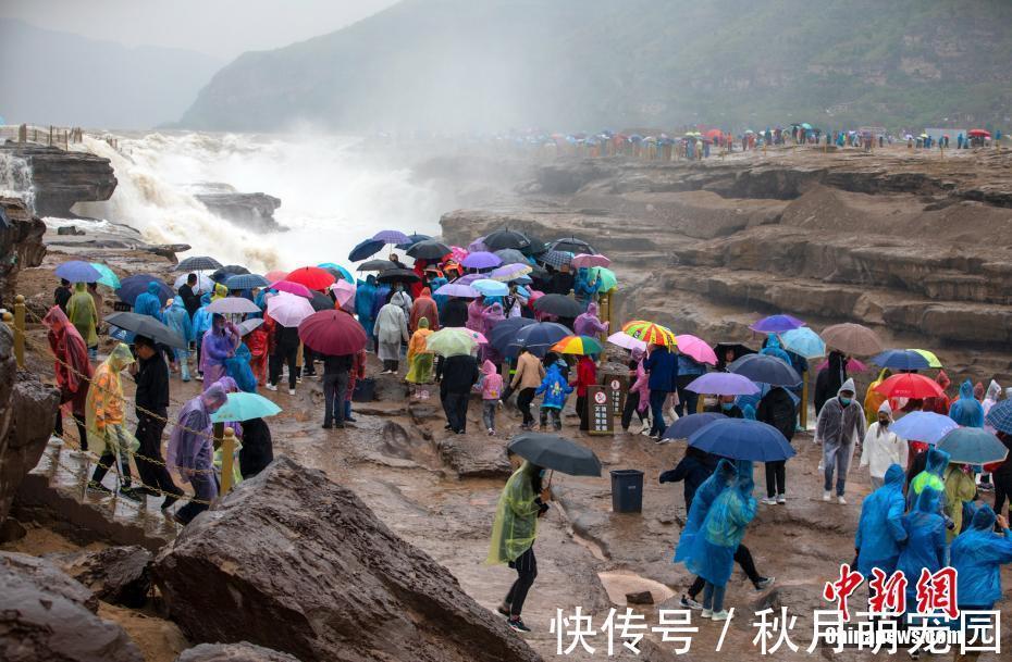 兰华|雨中的黄河壶口瀑布：波涛汹涌气势磅礴