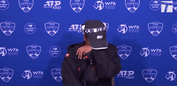 法网|又崩溃了,大坂直美发布会被问到流泪,经纪人批记者“霸凌”