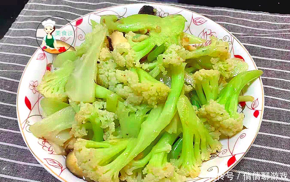 此两样素菜一起炒,不放肉也很鲜甜,营养高热量低,春天吃特营养