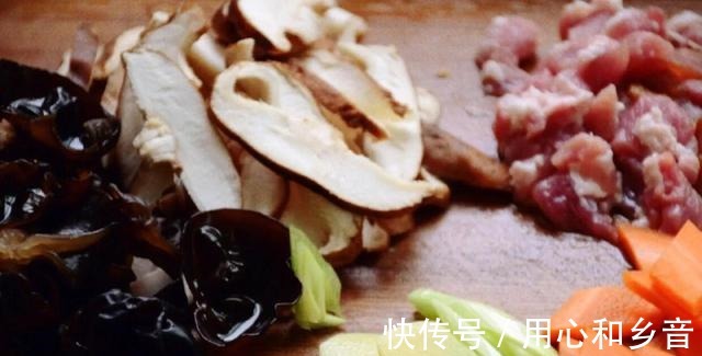 黑木耳|夏日小炒版的地三鲜,做法更方便,更低油,适合减脂塑形的吃货!